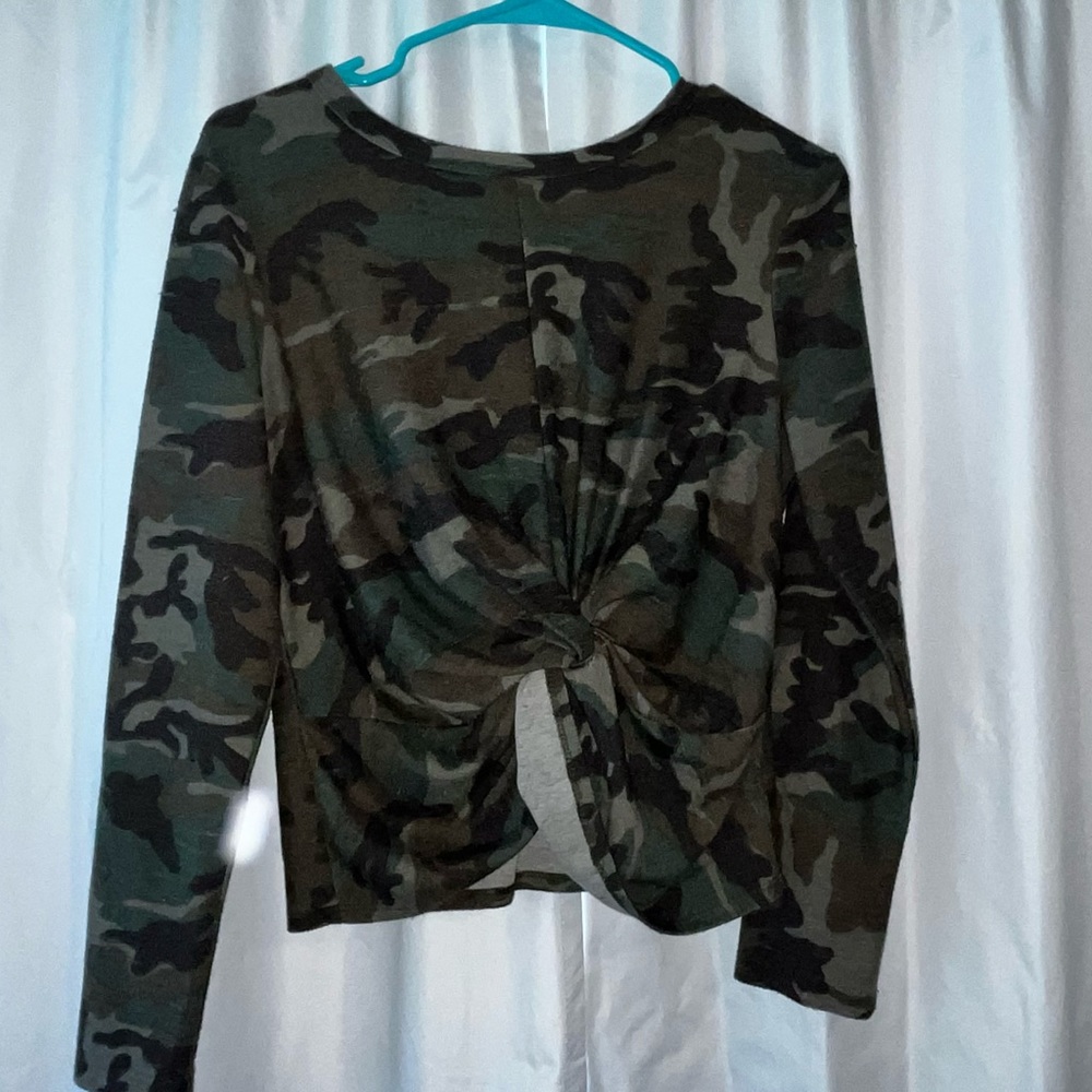 Twisted front long sleeve top